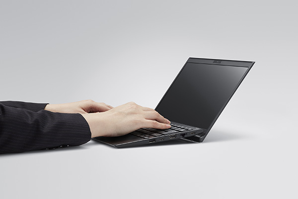 �ł��₷���L�[�{�[�h�Ƒ�^�^�b�`�p�b�h�ō�ƌ��������܂�܂�